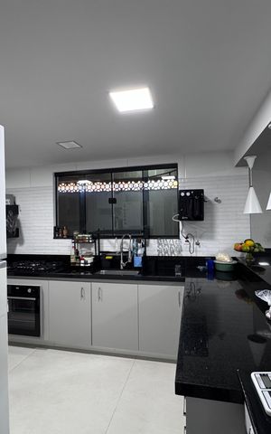Casa de condomínio à venda com 300m², 4 quartos e 2 vagas Casa de condomínio à venda com 300m², 4 quartos e 2 vagasCozinha