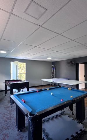 Casa de condomínio à venda com 300m², 4 quartos e 2 vagasSalão