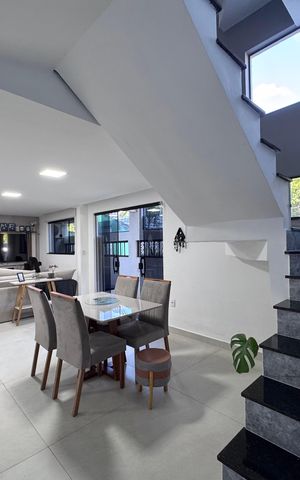 Casa de condomínio à venda com 300m², 4 quartos e 2 vagas Casa de condomínio à venda com 300m², 4 quartos e 2 vagasSala