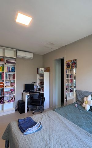 Casa de condomínio à venda com 300m², 4 quartos e 2 vagas Casa de condomínio à venda com 300m², 4 quartos e 2 vagasSuíte 1
