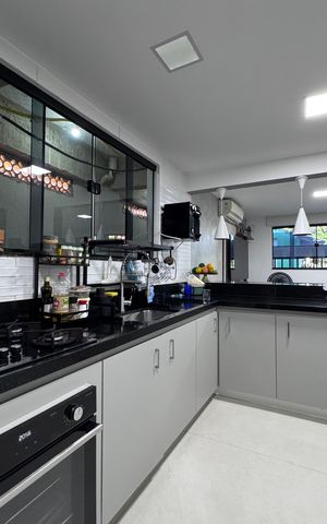 Casa de condomínio à venda com 300m², 4 quartos e 2 vagas Casa de condomínio à venda com 300m², 4 quartos e 2 vagasCozinha