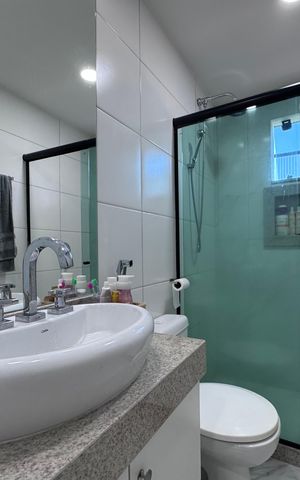 Casa de condomínio à venda com 300m², 4 quartos e 2 vagas Casa de condomínio à venda com 300m², 4 quartos e 2 vagasSuíte 1 - Banheiro
