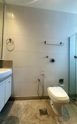 Apartamento à venda com 242m², 5 quartos e 4 vagas Apartamento à venda com 242m², 5 quartos e 4 vagasBanheiro