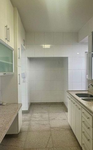 Apartamento à venda com 242m², 5 quartos e 4 vagas Apartamento à venda com 242m², 5 quartos e 4 vagasCozinha