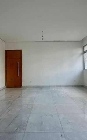 Apartamento à venda com 242m², 5 quartos e 4 vagas Apartamento à venda com 242m², 5 quartos e 4 vagasSala