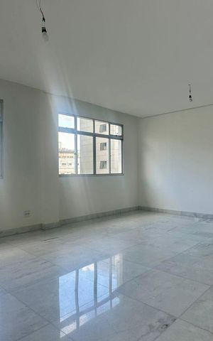 Apartamento à venda com 242m², 5 quartos e 4 vagas Apartamento à venda com 242m², 5 quartos e 4 vagasSala