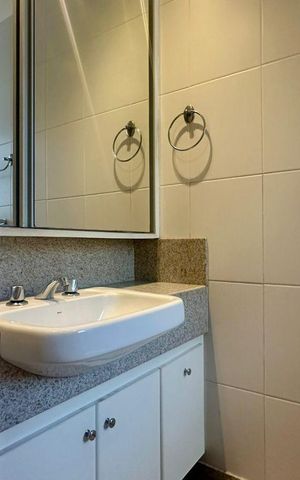 Apartamento à venda com 242m², 5 quartos e 4 vagas Apartamento à venda com 242m², 5 quartos e 4 vagasBanheiro