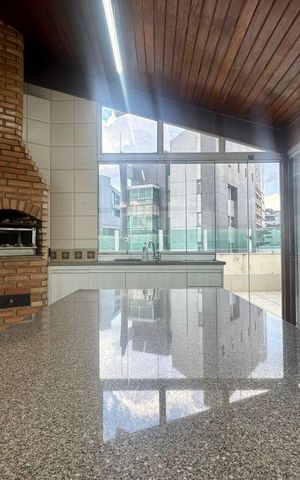 Apartamento à venda com 242m², 5 quartos e 4 vagas Apartamento à venda com 242m², 5 quartos e 4 vagasTerraço