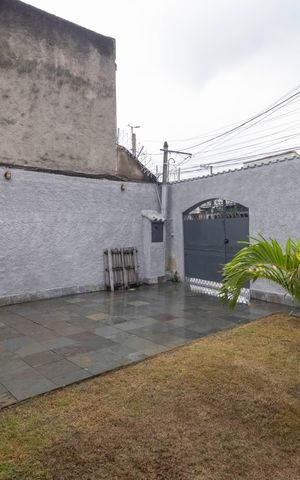 Casa para alugar com 346m², 3 quartos e 3 vagas Casa para alugar com 346m², 3 quartos e 3 vagasÁrea externa Casa 1