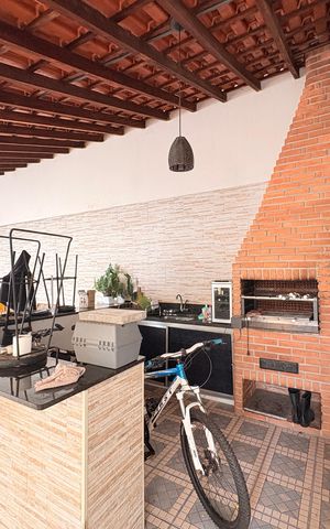 Casa à venda com 248m², 3 quartos e 3 vagasQuintal com Churrasqueira