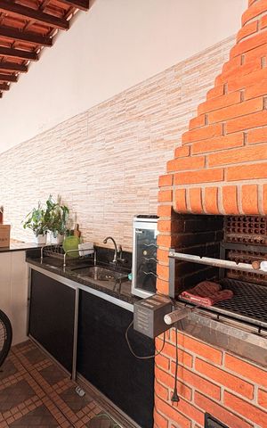 Casa à venda com 248m², 3 quartos e 3 vagasQuintal com Churrasqueira
