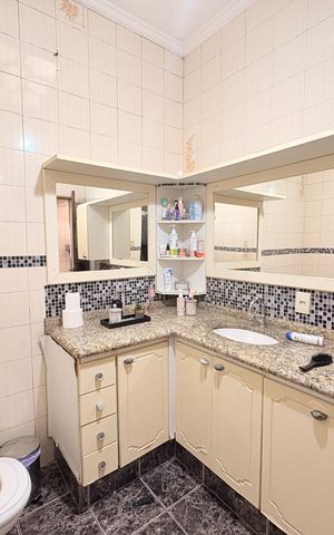 Casa à venda com 248m², 3 quartos e 3 vagasBanheiro Social