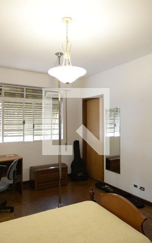 Casa à venda com 412m², 3 quartos e 4 vagas Casa à venda com 412m², 3 quartos e 4 vagasQuarto