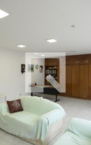 Casa à venda com 412m², 3 quartos e 4 vagas Casa à venda com 412m², 3 quartos e 4 vagasÁrea comum Salão