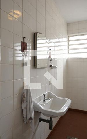 Casa à venda com 412m², 3 quartos e 4 vagas Casa à venda com 412m², 3 quartos e 4 vagasBanheiro de Serviço