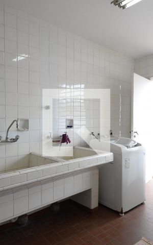 Casa à venda com 412m², 3 quartos e 4 vagas Casa à venda com 412m², 3 quartos e 4 vagasÁrea de Serviço