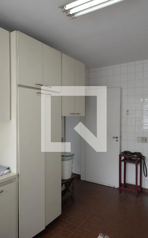 Casa à venda com 412m², 3 quartos e 4 vagas Casa à venda com 412m², 3 quartos e 4 vagasÁrea de Serviço