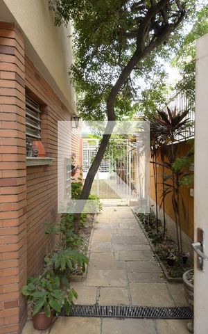 Casa à venda com 412m², 3 quartos e 4 vagas Casa à venda com 412m², 3 quartos e 4 vagasÁrea Externa