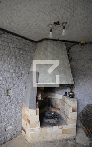 Casa à venda com 412m², 3 quartos e 4 vagas Casa à venda com 412m², 3 quartos e 4 vagasChurrasqueira