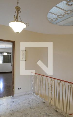Casa à venda com 412m², 3 quartos e 4 vagas Casa à venda com 412m², 3 quartos e 4 vagasCorredor