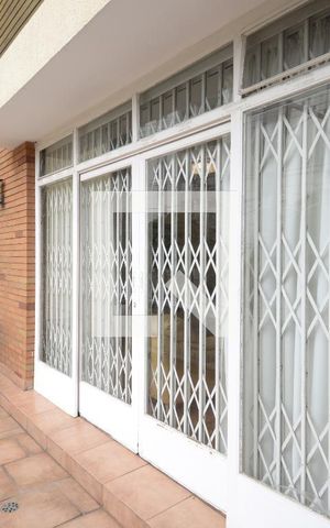 Casa à venda com 412m², 3 quartos e 4 vagas Casa à venda com 412m², 3 quartos e 4 vagasVaranda
