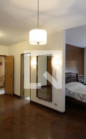 Casa à venda com 412m², 3 quartos e 4 vagas Casa à venda com 412m², 3 quartos e 4 vagasSuíte Master