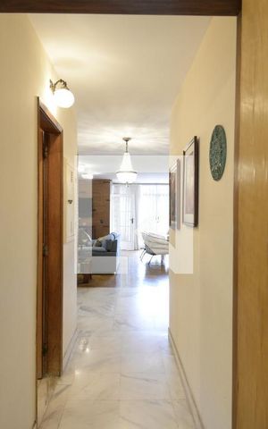 Casa à venda com 412m², 3 quartos e 4 vagas Casa à venda com 412m², 3 quartos e 4 vagasCorredor