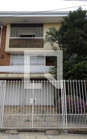 Casa à venda com 412m², 3 quartos e 4 vagas Casa à venda com 412m², 3 quartos e 4 vagasFachada