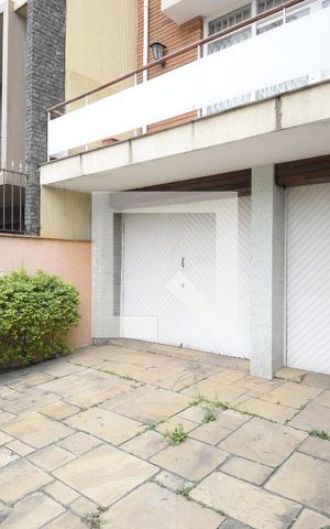 Casa à venda com 412m², 3 quartos e 4 vagas Casa à venda com 412m², 3 quartos e 4 vagasGaragem