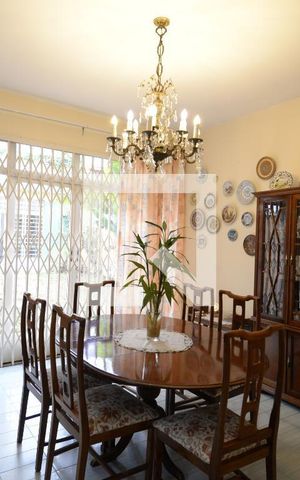 Casa à venda com 412m², 3 quartos e 4 vagas Casa à venda com 412m², 3 quartos e 4 vagasSala de jantar