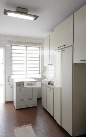 Casa à venda com 412m², 3 quartos e 4 vagas Casa à venda com 412m², 3 quartos e 4 vagasÁrea de Serviço