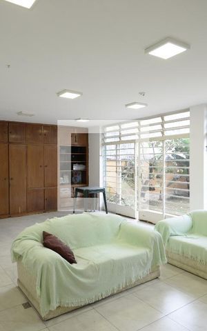 Casa à venda com 412m², 3 quartos e 4 vagas Casa à venda com 412m², 3 quartos e 4 vagasÁrea comum Salão
