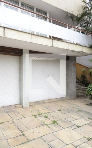 Casa à venda com 412m², 3 quartos e 4 vagas Casa à venda com 412m², 3 quartos e 4 vagasGaragem