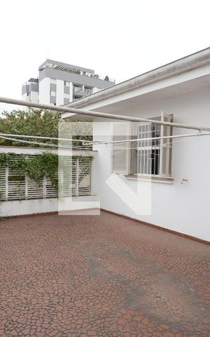 Casa à venda com 412m², 3 quartos e 4 vagas Casa à venda com 412m², 3 quartos e 4 vagasÁrea de Serviço