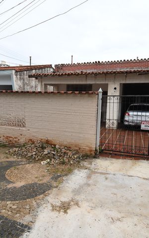 Casa para alugar com 245m², 2 quartos e sem vagaFachada / Placa