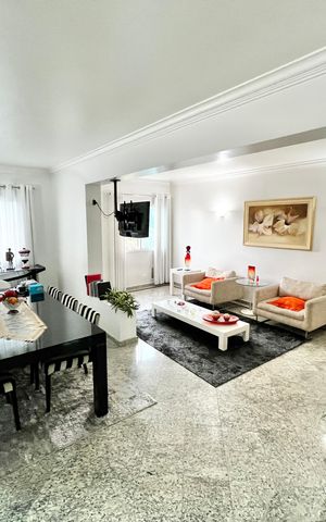 Apartamento à venda com 151m², 4 quartos e 2 vagas Apartamento à venda com 151m², 4 quartos e 2 vagasSala
