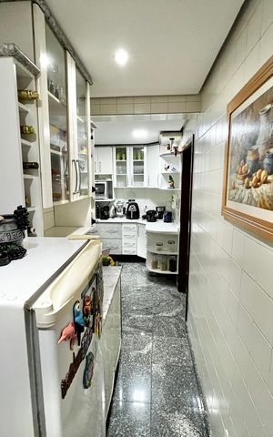 Apartamento à venda com 151m², 4 quartos e 2 vagas Apartamento à venda com 151m², 4 quartos e 2 vagasCozinha