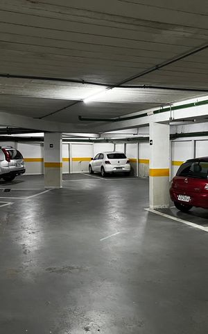 Apartamento à venda com 151m², 4 quartos e 2 vagas Apartamento à venda com 151m², 4 quartos e 2 vagasGaragem