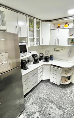 Apartamento à venda com 151m², 4 quartos e 2 vagas Apartamento à venda com 151m², 4 quartos e 2 vagasCozinha