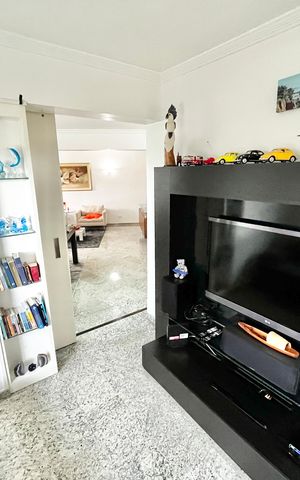 Apartamento à venda com 151m², 4 quartos e 2 vagas Apartamento à venda com 151m², 4 quartos e 2 vagasSala de TV