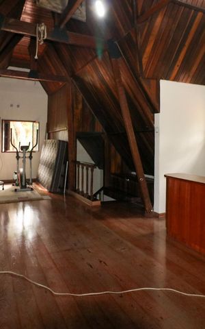 Casa à venda com 700m², 20 quartos e 8 vagas Casa à venda com 700m², 20 quartos e 8 vagasSótão