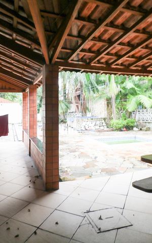 Casa à venda com 700m², 20 quartos e 8 vagas Casa à venda com 700m², 20 quartos e 8 vagasChurrasqueira