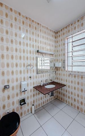 Casa à venda com 200m², 4 quartos e 1 vaga Casa à venda com 200m², 4 quartos e 1 vagaBanheiro