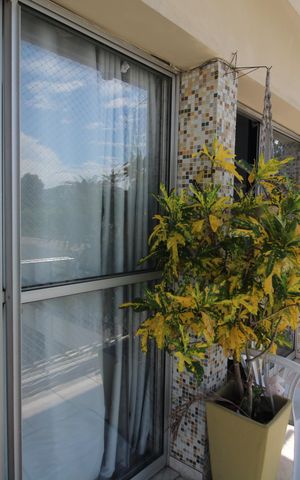 Apartamento à venda com 77m², 2 quartos e 1 vagaSala - Varanda