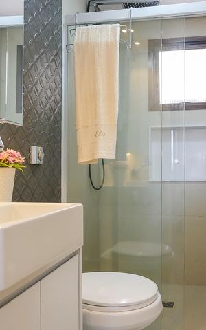 Apartamento à venda com 74m², 2 quartos e 2 vagasBanheiro da suíte