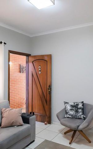 Casa à venda com 129m², 2 quartos e 2 vagasSala