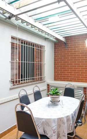 Casa à venda com 129m², 2 quartos e 2 vagasQuintal