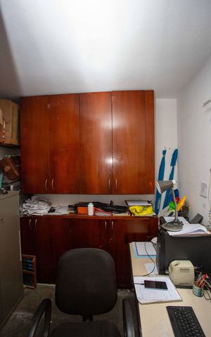 Casa à venda com 245m², 4 quartos e 2 vagasQuarto de Serviço