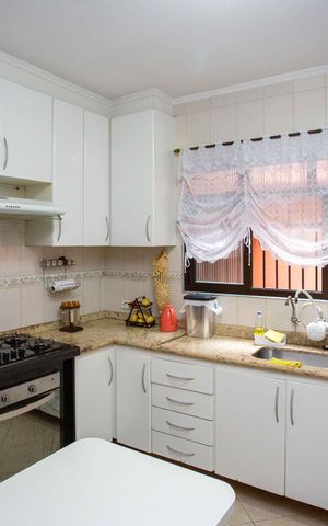 Casa à venda com 245m², 4 quartos e 2 vagasCozinha