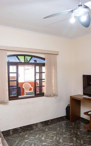 Casa à venda com 245m², 4 quartos e 2 vagasSala de TV